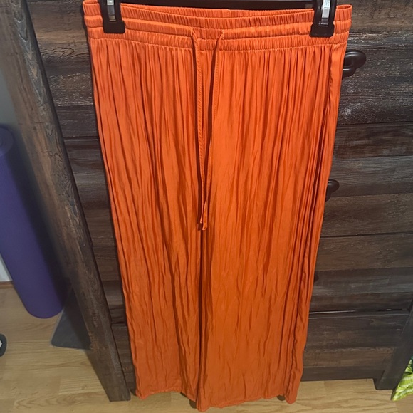 Like New flowery pants - Picture 1 of 3